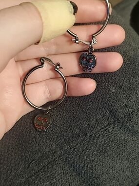 Hot Topic Snow White Evil Queen Poison Apple Earrings